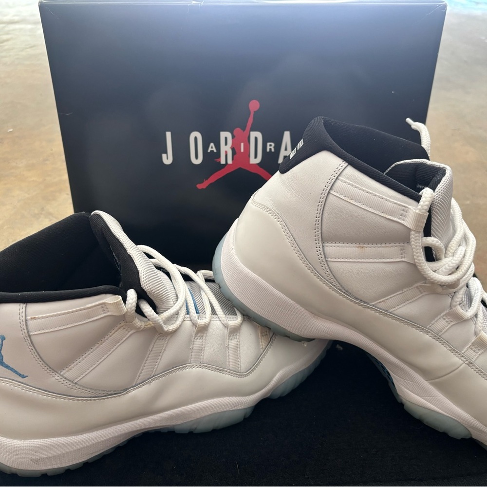 Jordan Sneakers White and Black